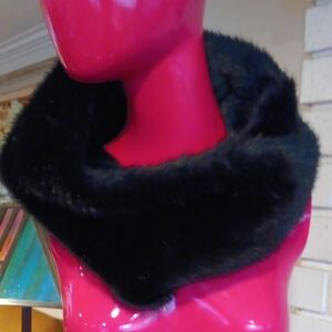Zara Luxurious Black Faux Fur/Colar/Wrap